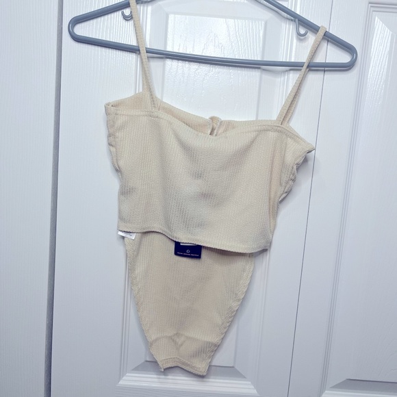 PRETTY LITTLE THING crinkle rib cup detail crop top off white - Picture 5 of 6